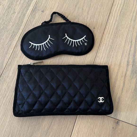 Chanel silk sleep mask & pouch - Picture 2 of 7